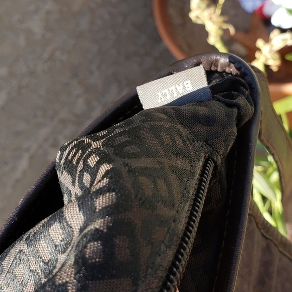 THIS RARE VINTAGE BALLY CROSSBODY BAG - Picture 5 of 11